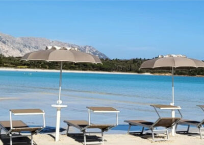 Cala Brandinchi Beach la spiaggia attrezzata, noleggia ombrellone e lettini